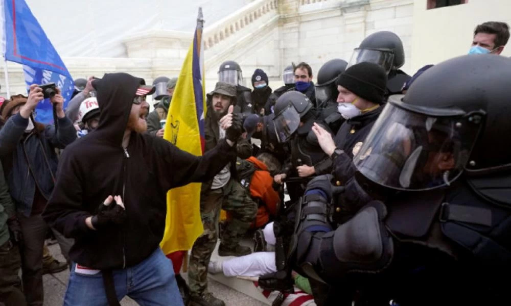 Οι χώρες που τρόλαραν την εισβολή στο Καπιτώλιο (εικόνες)